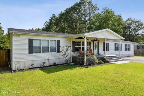 7061 E Larkin Pl, Biloxi, MS 39532