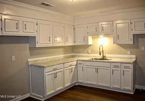 2424 Utah St, Jackson, MS 39213 photo 3