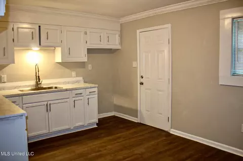 2424 Utah St, Jackson, MS 39213 photo 4
