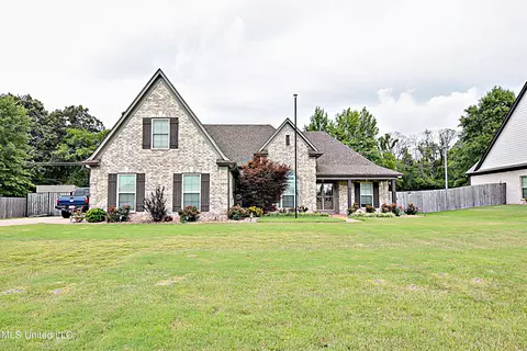 1804 Treestand Rd, Southaven, MS 38672