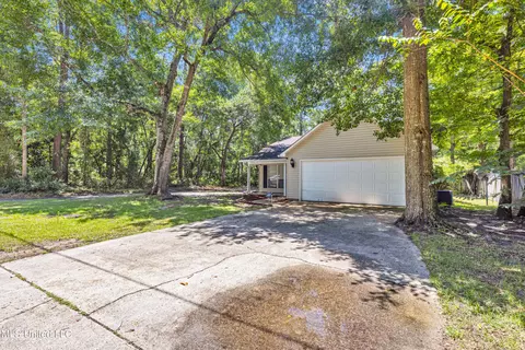 1005 Walnut St, Ocean Springs, MS 39564
