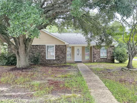 15400 Lyda Steen Dr, Biloxi, MS 39532