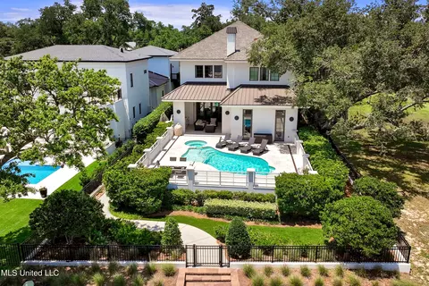 922 E Beach Blvd, Gulfport, MS 39501