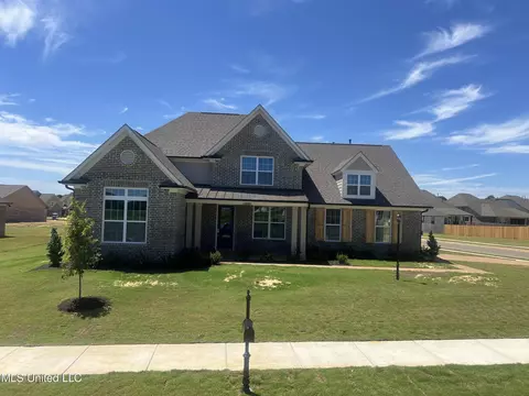 13589 Broadmore Ln, Olive Branch, MS 38654