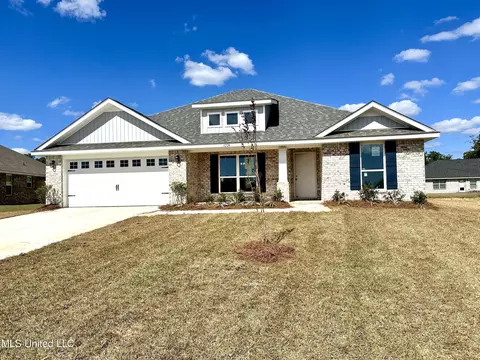 6212 Diamond Ln, Biloxi, MS 39532