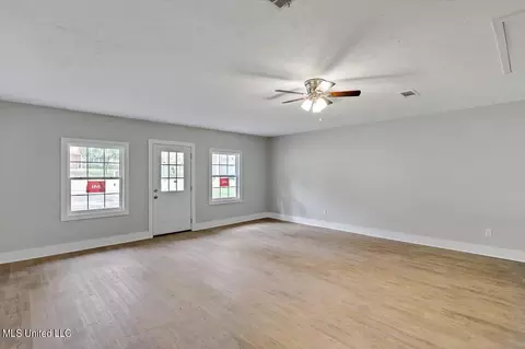Living - 106 Sara Dr, Brandon, MS 39042 photo 3 of 7