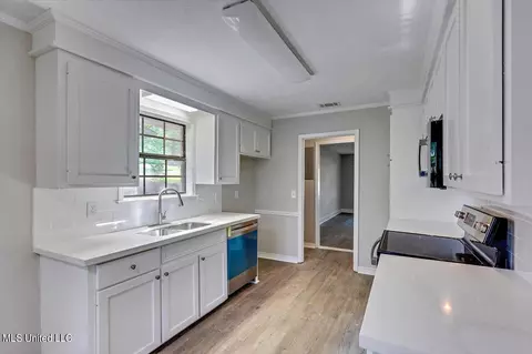 Kitchen - 106 Sara Dr, Brandon, MS 39042 photo 1 of 3