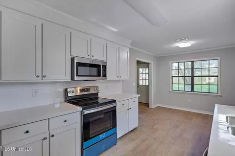 Kitchen - 106 Sara Dr, Brandon, MS 39042 photo 3 of 3