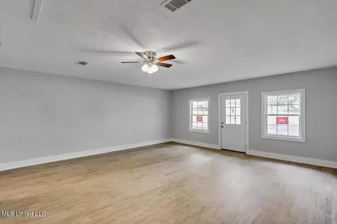 Living - 106 Sara Dr, Brandon, MS 39042 photo 2 of 7