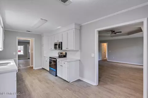 Entry Way - 106 Sara Dr, Brandon, MS 39042 photo 2 of 2