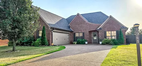 1941 Grand Manor Dr, Hernando, MS 38632
