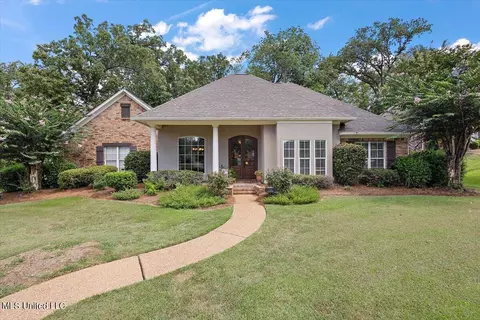 212 Oak Park Dr, Madison, MS 39110