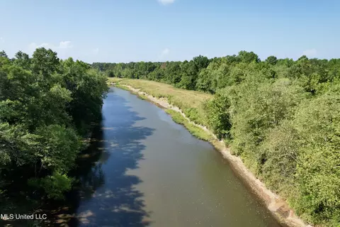 S Pickensville Road, Columbus, MS 39701