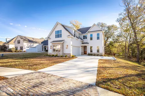 208 Bluff Cv, Ocean Springs, MS 39564