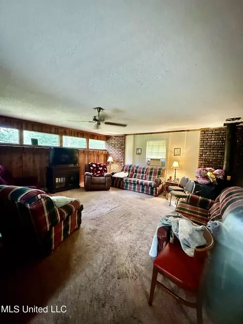 Living - 3517 Sheffield Rd, Moss Point, MS 39562 photo 1 of 1