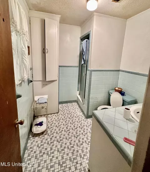 Bath - 3517 Sheffield Rd, Moss Point, MS 39562 photo 1 of 1