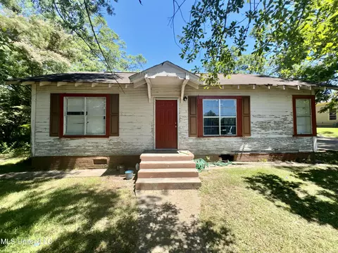 516 W Adams St, Kosciusko, MS 39090