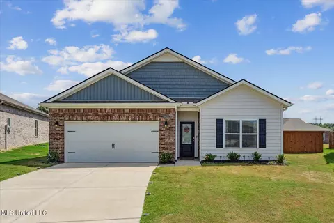 8833 Ruth Ann Cv, Southaven, MS 38671