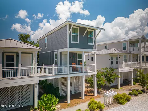 215 E Second St #28, Pass Christian, MS 39571