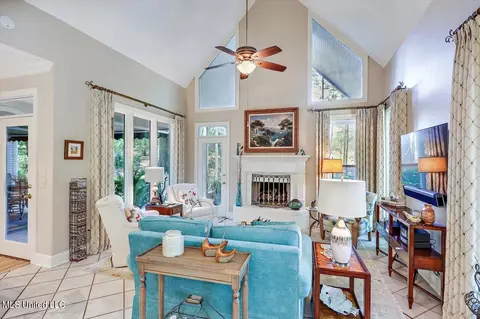 Living - 153 Chapel Ln, Madison, MS 39110 photo 4 of 8
