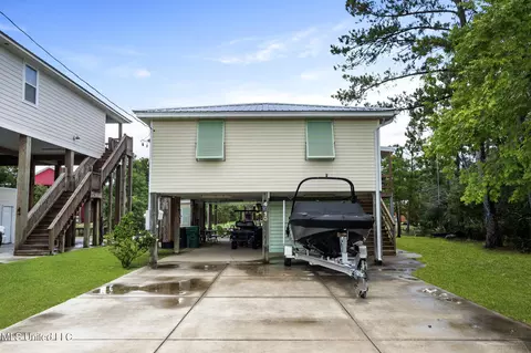 4010 Blue Jay St, Bay Saint Louis, MS 39520
