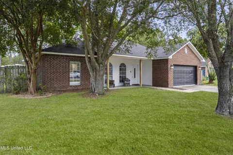 6813 Pinehurst Dr, Ocean Springs, MS 39564