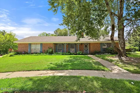 104 Linden Pl, Clinton, MS 39056
