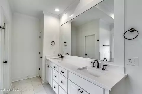 Bath - 322 Celadon Way, Brandon, MS 39042 photo 6 of 9