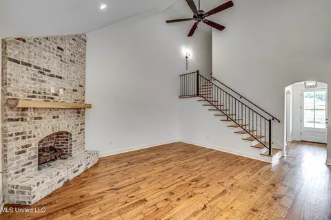 Living - 322 Celadon Way, Brandon, MS 39042 photo 2 of 2