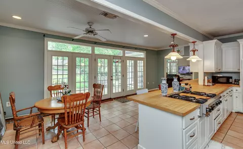Kitchen - 201 Coachmans Rd, Madison, MS 39110 photo 4 of 9