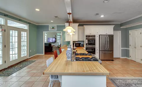 Kitchen - 201 Coachmans Rd, Madison, MS 39110 photo 5 of 9