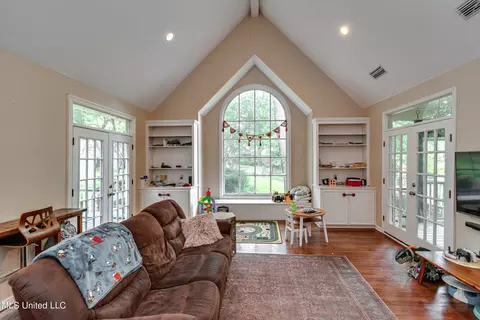 Living - 201 Coachmans Rd, Madison, MS 39110 photo 4 of 6