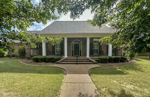 1944 Windsor Pl, Yazoo City, MS 39194