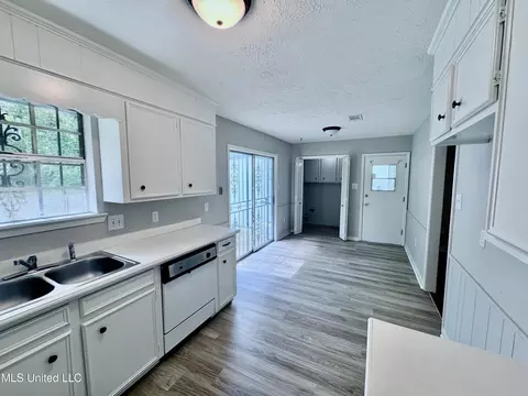 2445 Oak Grove Ln, Jackson, MS 39212 photo 9