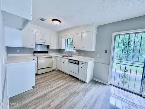 2445 Oak Grove Ln, Jackson, MS 39212 photo 8
