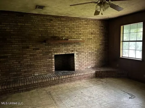 Living - 233 Sutton Rd, New Hebron, MS 39140 photo 2 of 2