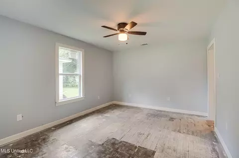 620 N Critz St, Wiggins, MS 39577 photo 3