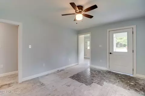 620 N Critz St, Wiggins, MS 39577 photo 5