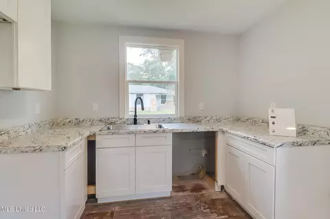 620 N Critz St, Wiggins, MS 39577 photo 7
