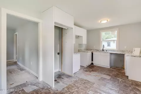 620 N Critz St, Wiggins, MS 39577 photo 6
