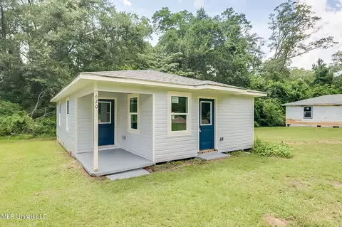 620 N Critz St, Wiggins, MS 39577