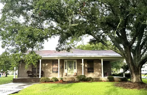 1710 General Patton St, Pascagoula, MS 39567