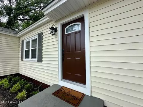 306 Parkway Dr, Pearl, MS 39208