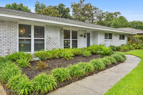 123 Pirate Ave, Long Beach, MS 39560