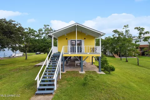 10222 E Bayou View Dr, Bay Saint Louis, MS 39520