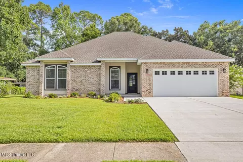 2502 Ridgewood Rd, Ocean Springs, MS 39564