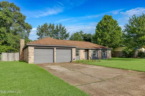 749 Canterbury Dr, Biloxi, MS 39532