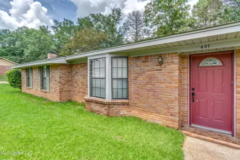 Exterior - 601 SE Pinewood Dr, Magee, MS 39111 photo 5 of 16