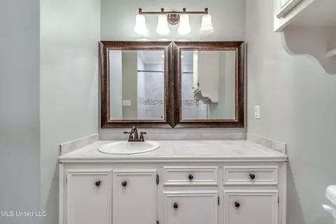 Bath - 601 SE Pinewood Dr, Magee, MS 39111 photo 1 of 5