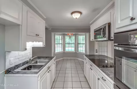 Kitchen - 601 SE Pinewood Dr, Magee, MS 39111 photo 1 of 4